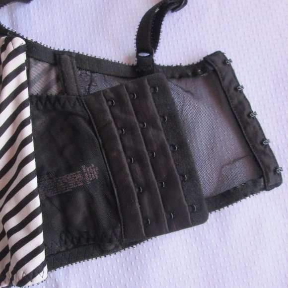 ππ€ VS VERY SEXY DEMI BUSTE β 32D - AND 3 PANTIES INCLUDED - BUNDLE - NWOT - Picture 9 of 16